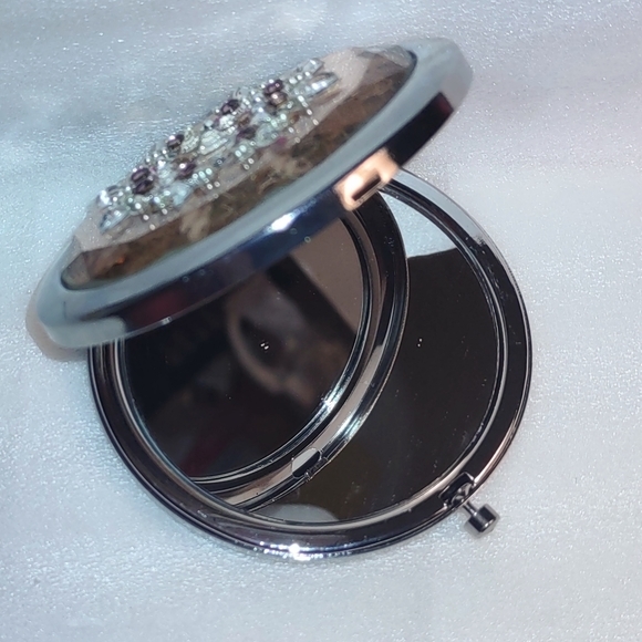 Reflective Crystal Mirror Compact - Picture 3 of 12